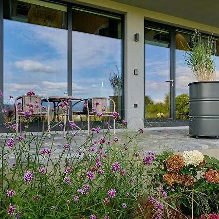 True с видом на горы