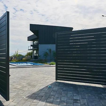 True с видом на горы *