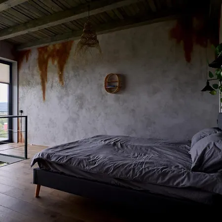 True с видом на горы *